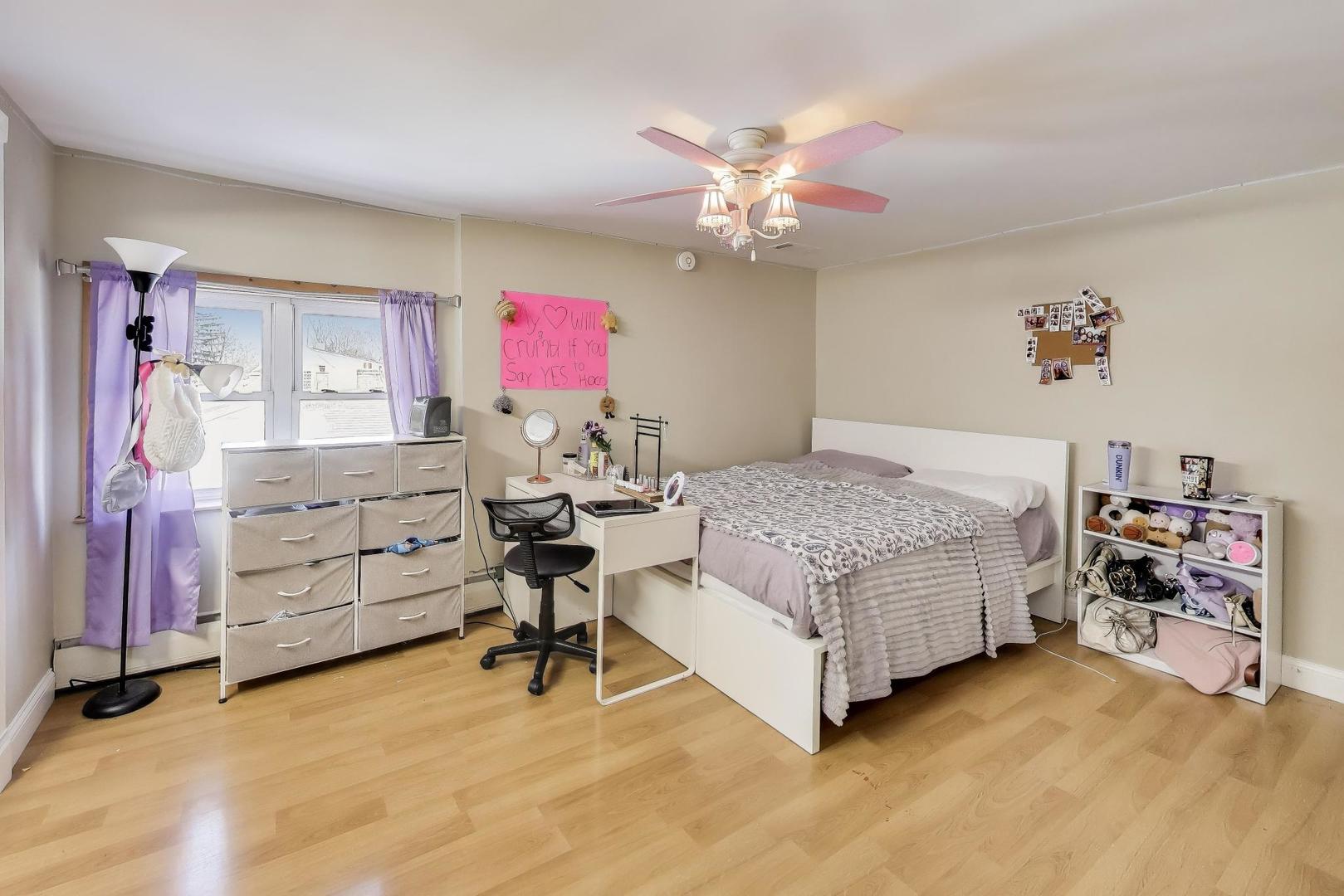 29 Iowa Avenue Addison, IL 60101 - Photo 15 of 22 a living room with furniture and a baby crib