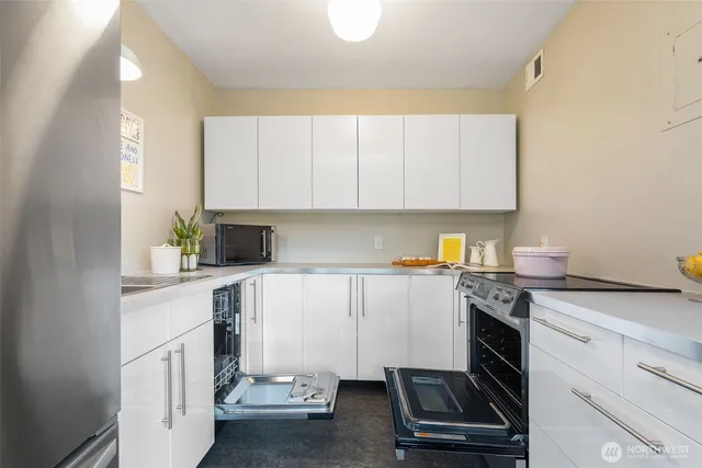 $293,000 | 1136 13th Avenue, Unit 305, Seattle, WA 98122