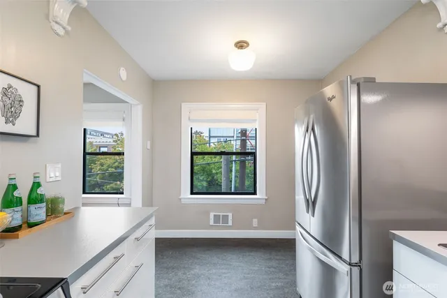 $293,000 | 1136 13th Avenue, Unit 305, Seattle, WA 98122