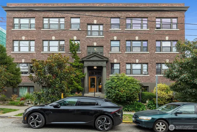 $293,000 | 1136 13th Avenue, Unit 305, Seattle, WA 98122