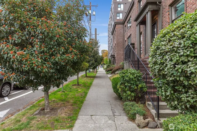 $293,000 | 1136 13th Avenue, Unit 305, Seattle, WA 98122