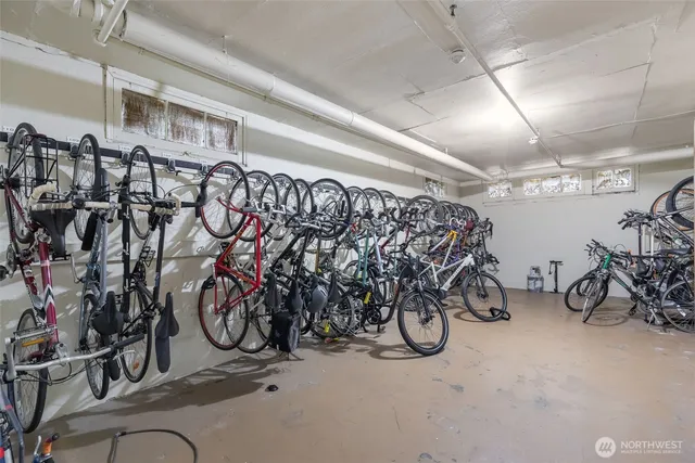 $293,000 | 1136 13th Avenue, Unit 305, Seattle, WA 98122