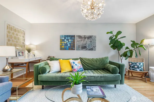 $293,000 | 1136 13th Avenue, Unit 305, Seattle, WA 98122