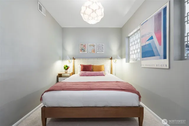 $293,000 | 1136 13th Avenue, Unit 305, Seattle, WA 98122