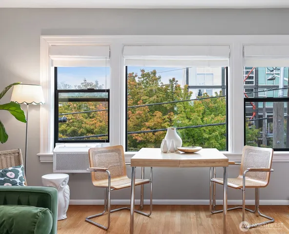 $293,000 | 1136 13th Avenue, Unit 305, Seattle, WA 98122