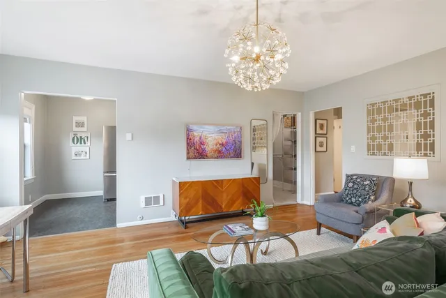 $293,000 | 1136 13th Avenue, Unit 305, Seattle, WA 98122