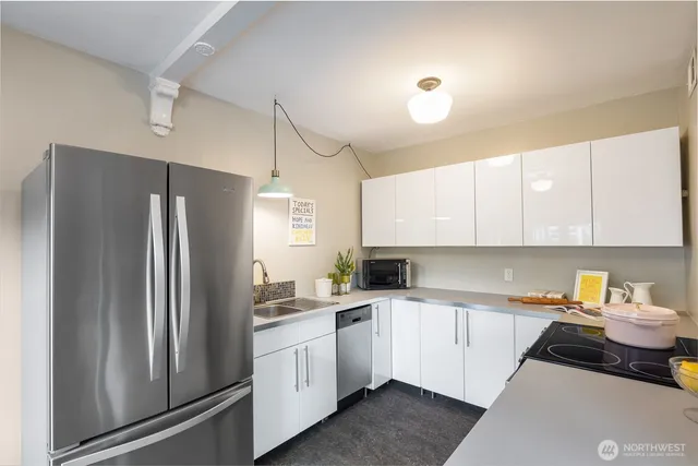 $293,000 | 1136 13th Avenue, Unit 305, Seattle, WA 98122