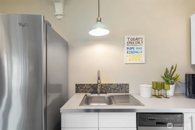 $293,000 | 1136 13th Avenue, Unit 305, Seattle, WA 98122