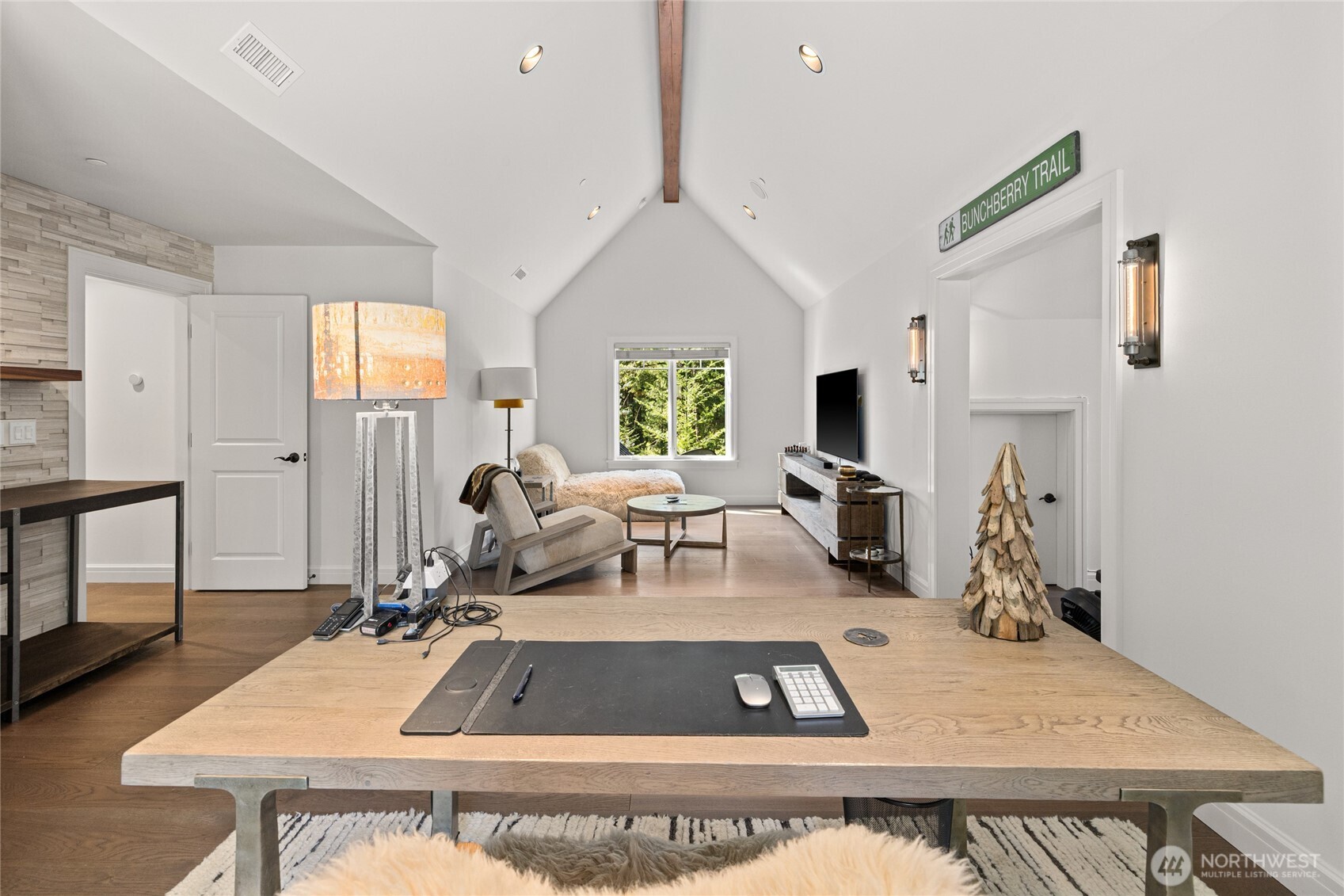 160 Bunchberry Court Cle Elum, WA 98922 - Photo 31 of 40 a room with furniture a rug and white walls