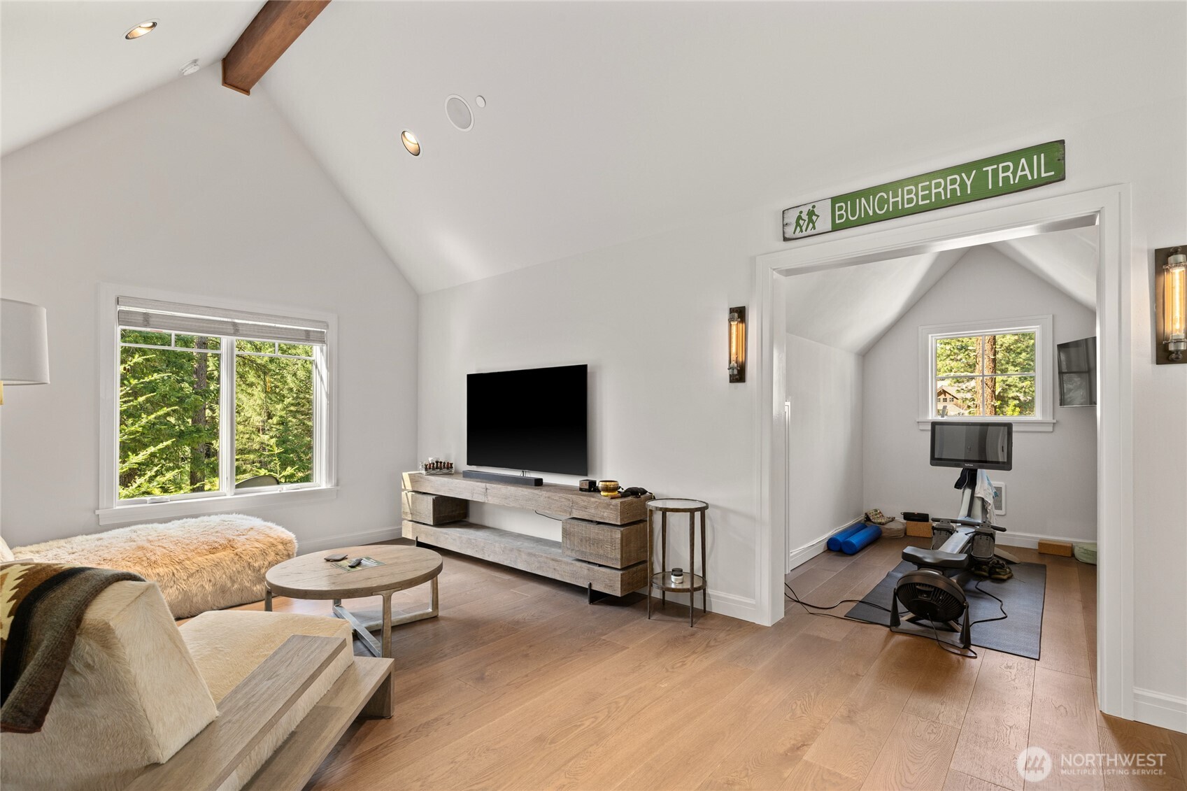 160 Bunchberry Court Cle Elum, WA 98922 - Photo 33 of 40 a living room with furniture and a flat screen tv