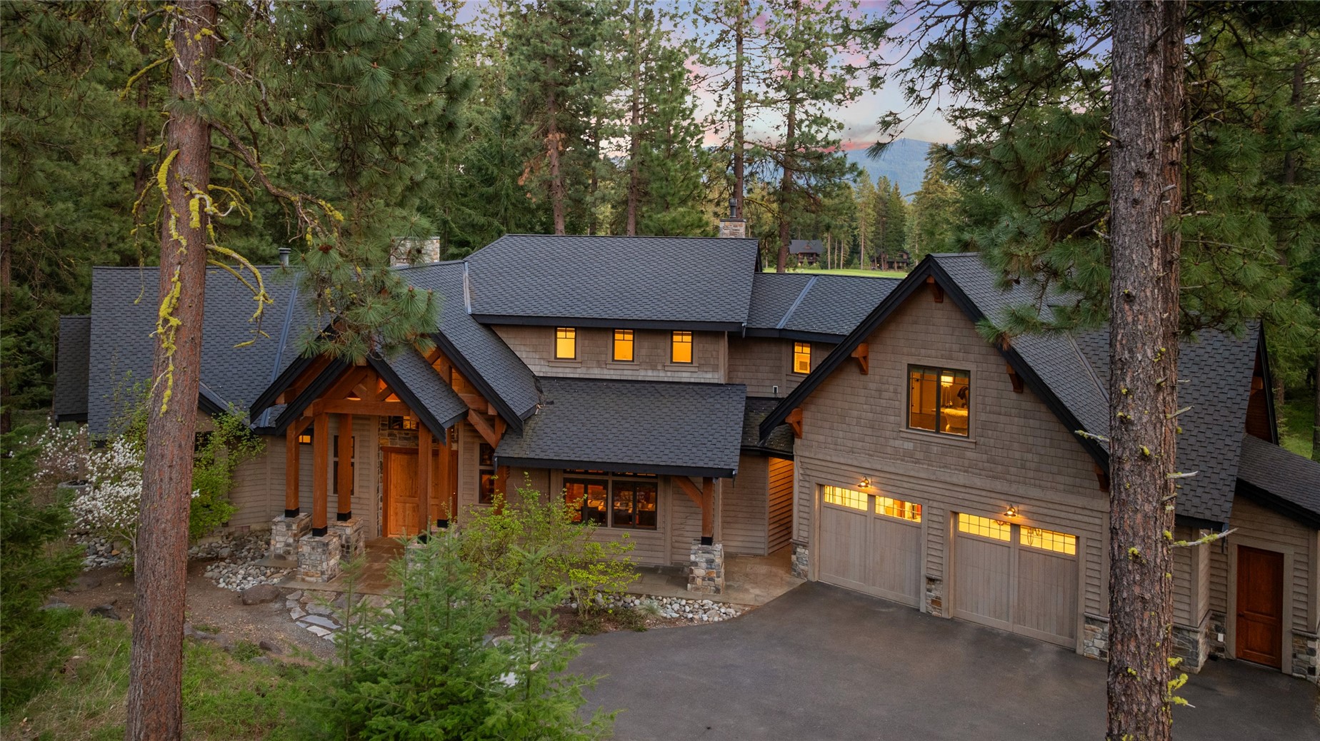 160 Bunchberry Court Cle Elum, WA 98922 - Photo 34 of 40 a front view of a house with a yard and garage