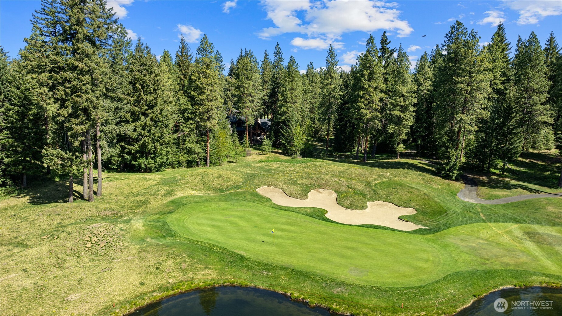 160 Bunchberry Court Cle Elum, WA 98922 - Photo 35 of 40 a view of a swimming pool with a yard