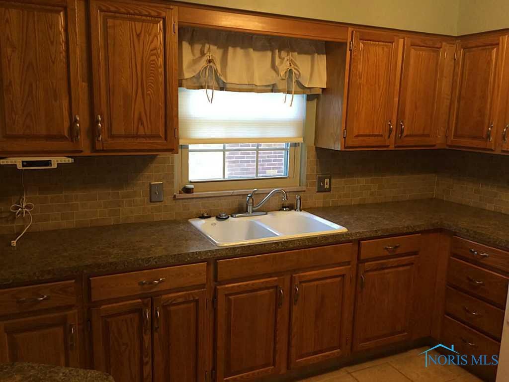 3628 Harley Road Toledo, OH 43613 - Photo 6 of 20 Kitchen.