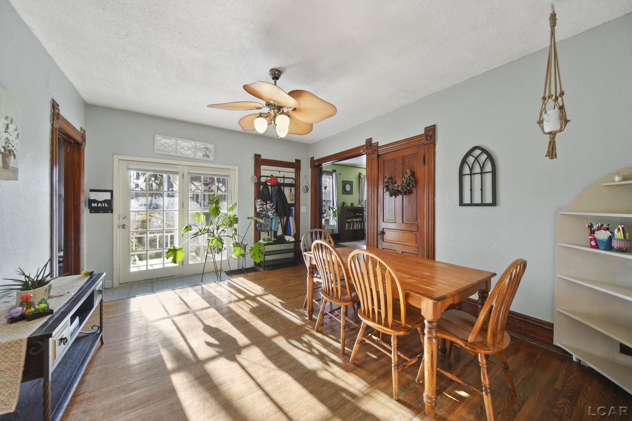 623 North Locust Street Adrian, MI 49221 - Photo 4 of 38 50169647-f7d4562a-9fcb-4608-8ee0-65d3343561a2.JPG