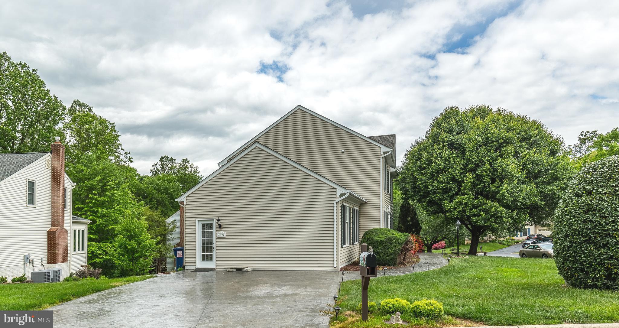 4324 Decatur Drive Woodbridge, VA 22193 - Photo 2 of 48
