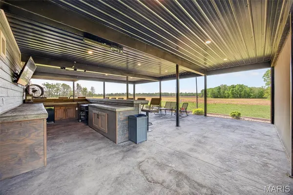 $699,900 | 24101 Brink Road, Carlyle, IL 62231