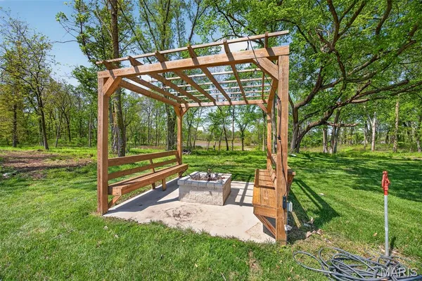 $699,900 | 24101 Brink Road, Carlyle, IL 62231