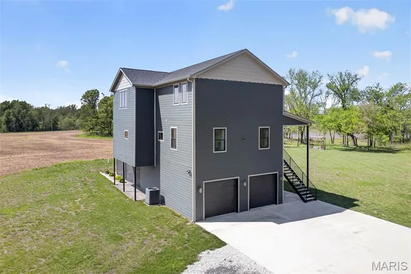$699,900 | 24101 Brink Road, Carlyle, IL 62231