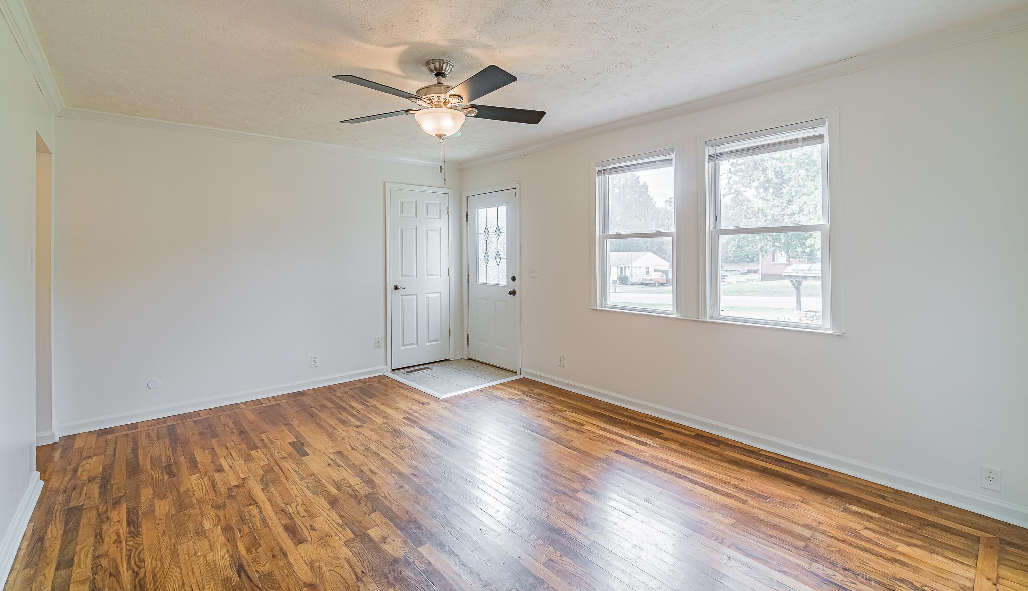 883 Lennox Road Clarksville, TN 37042 - Photo 3 of 14 Gallery Image 3