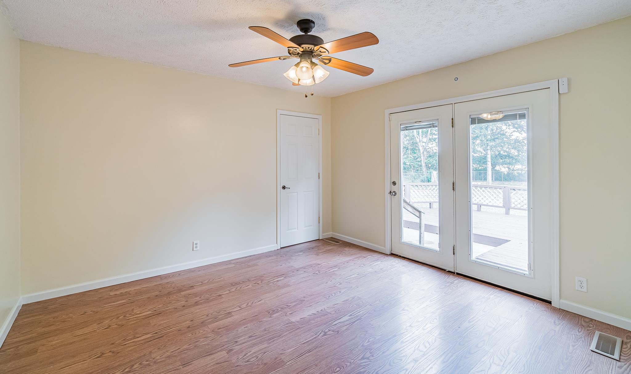 883 Lennox Road Clarksville, TN 37042 - Photo 8 of 14 Gallery Image 8