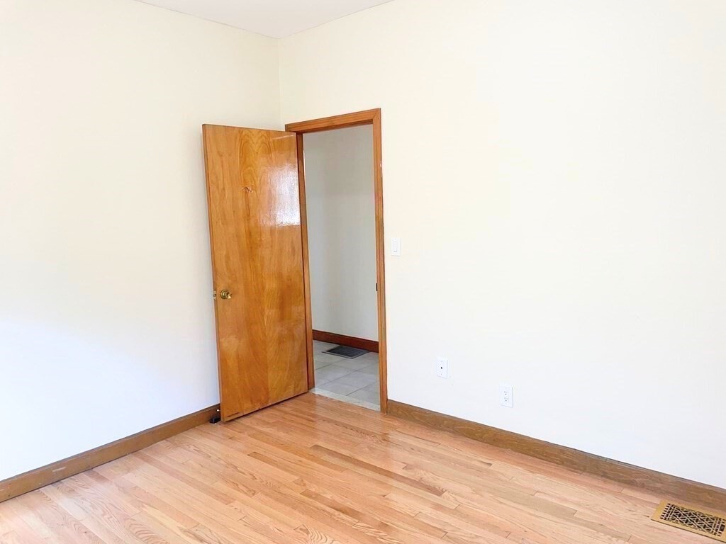 150 Spruce Street, Unit 1 Watertown, MA 02472 - Photo 6 of 9