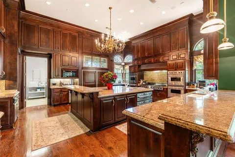 $2,500,000 | 2300 Panorama Court, Arlington, TX 76016