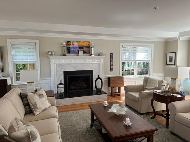 201 Dun Robin Road Mashpee, MA 02649 - Photo 14 of 27 Living Room