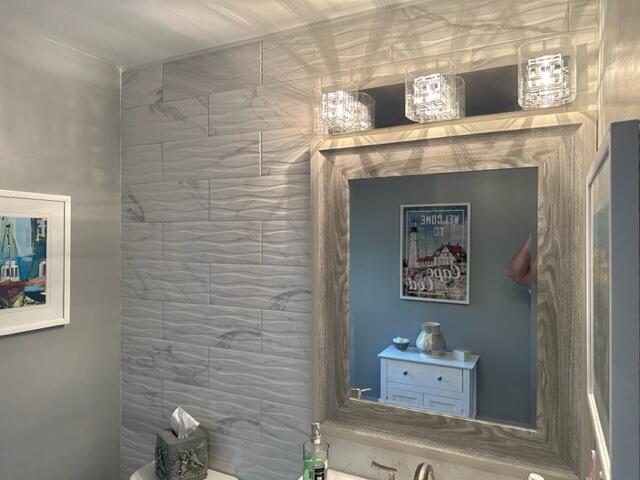 201 Dun Robin Road Mashpee, MA 02649 - Photo 21 of 27 Guest Bath