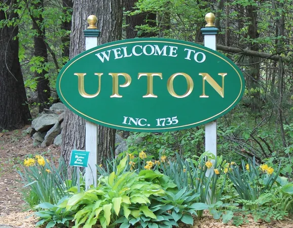 $499,900 | 49 Grove Street, Upton, MA 01568