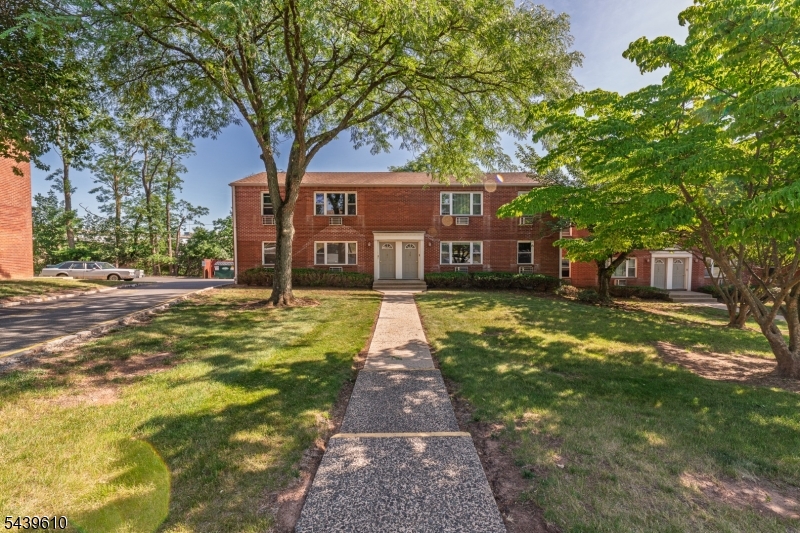 93 Fox Road Edison, NJ 08817 - Photo 2 of 27
