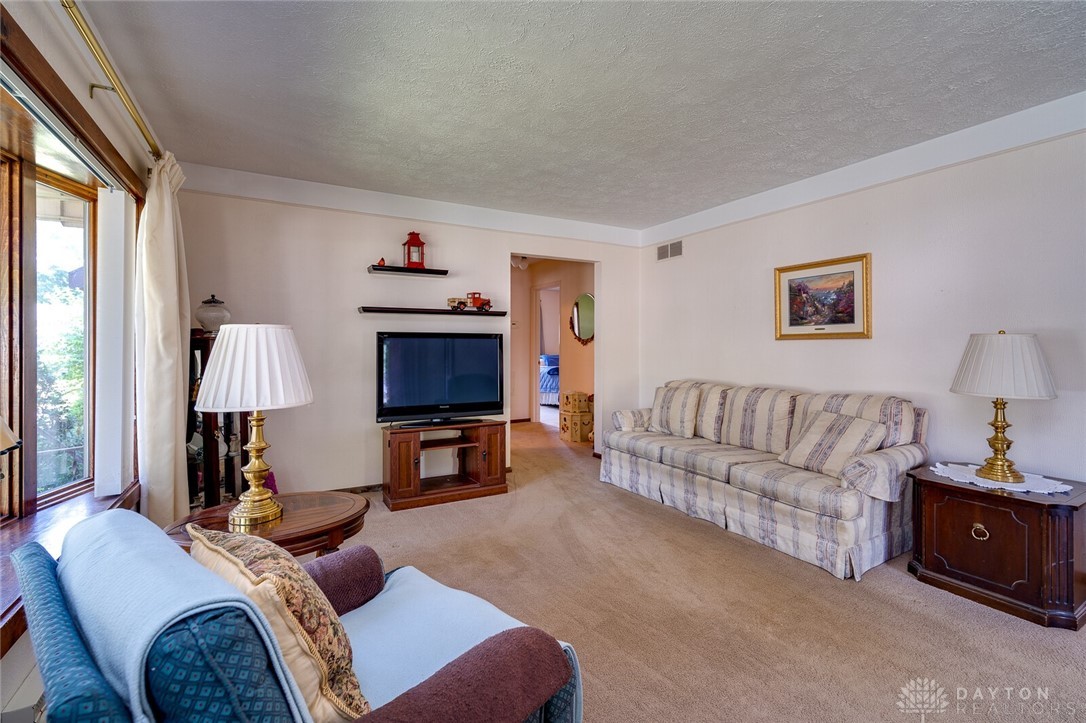 386 Spinning Road Riverside, OH 45431 - Photo 4 of 40 Gallery Image 4