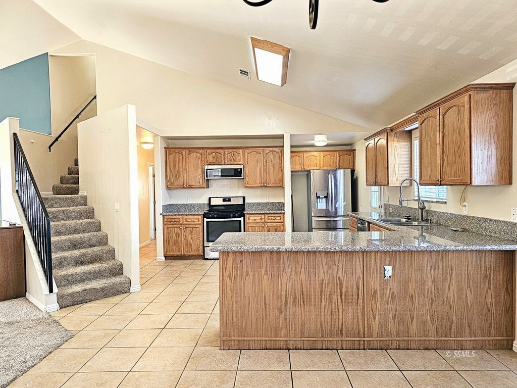 804 West Bataan Avenue Ridgecrest, CA 93555 - Photo 5 of 50