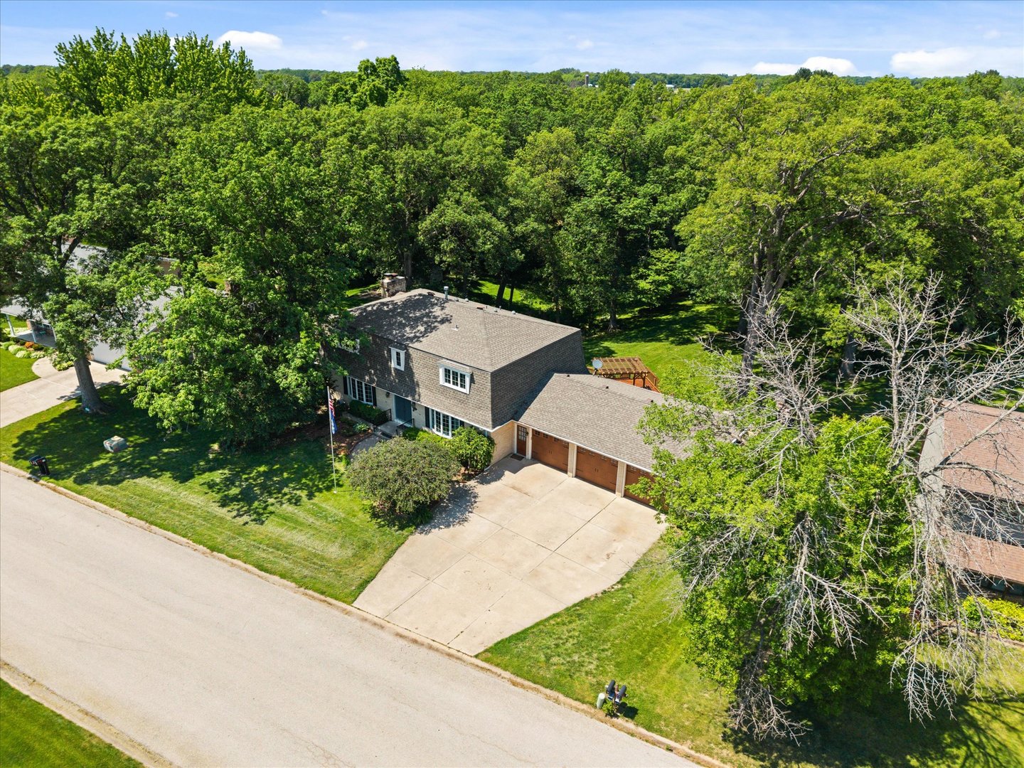 10 Oak Grove Road Geneseo, IL 61254 - Photo 39 of 43 an aerial view of a house with a yard