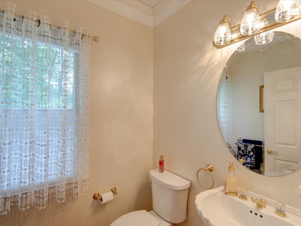 165 Waterman Road Canton, MA 02021 - Photo 8 of 40 Gallery Image 8