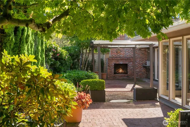 $2,595,000 | 2124 Broadmoor Drive East, Seattle, WA 98112