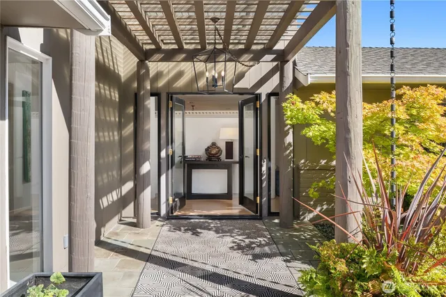 $2,595,000 | 2124 Broadmoor Drive East, Seattle, WA 98112