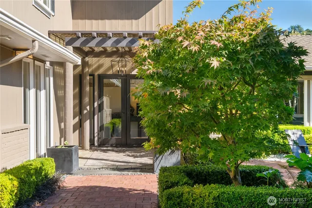 $2,595,000 | 2124 Broadmoor Drive East, Seattle, WA 98112