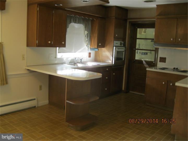 1629 Fayette Avenue Reading, PA 19607 - Photo 4 of 8