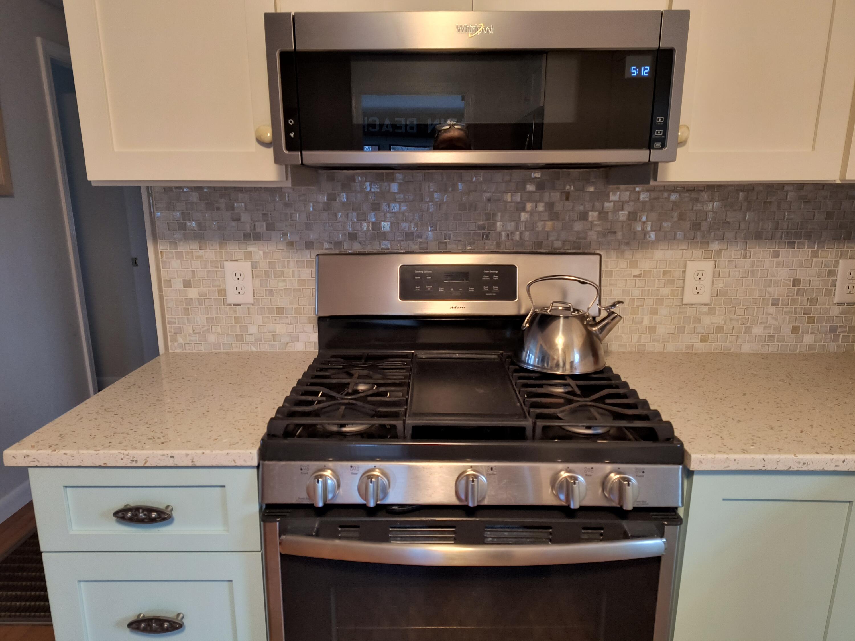 239 Paddocks Path Dennis, MA 02638 - Photo 11 of 26 Microwave/Gas cooktop