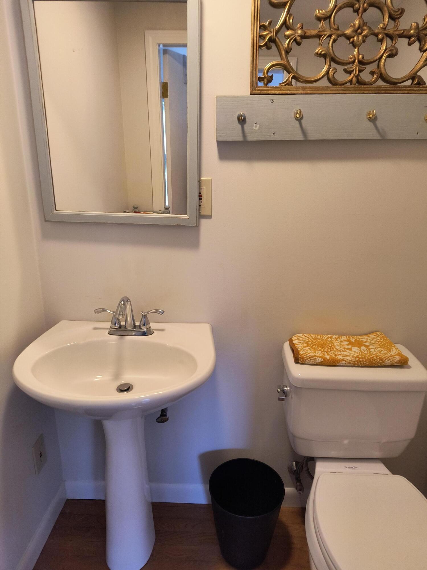 239 Paddocks Path Dennis, MA 02638 - Photo 24 of 26 Primary half bath