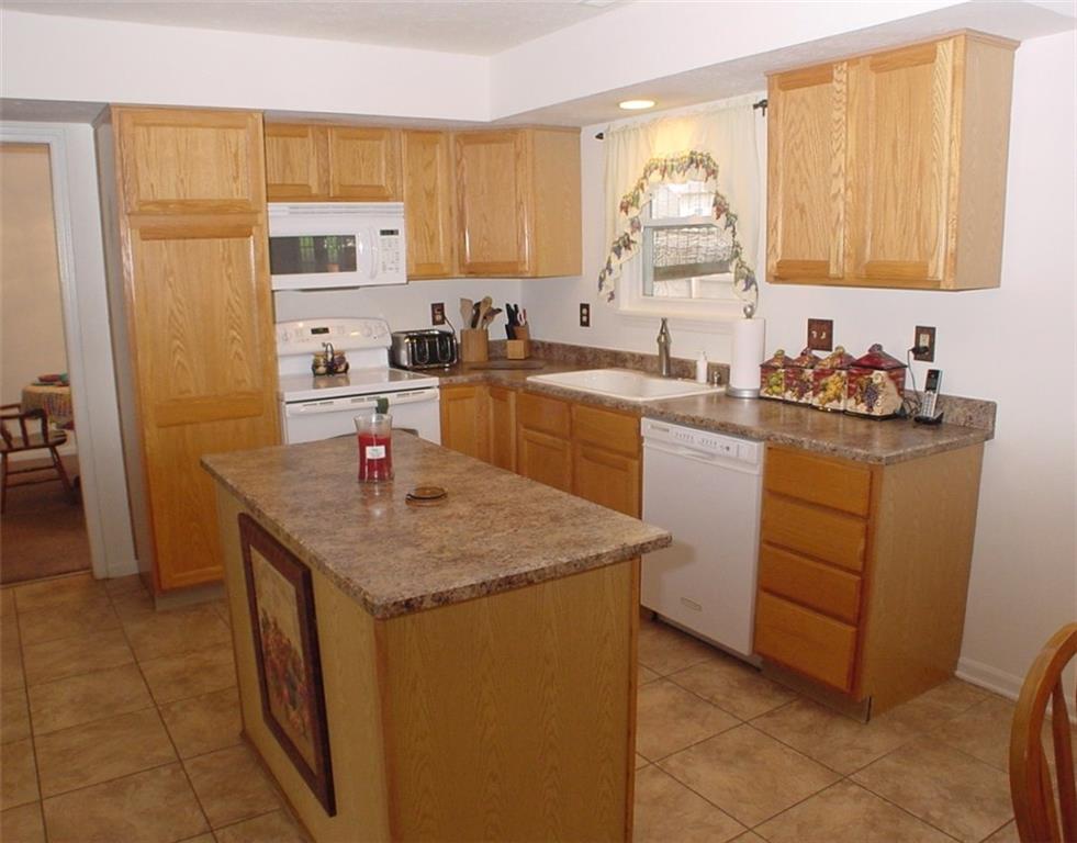 11042 Springtree Place Indianapolis, IN 46239 - Photo 8 of 24 Gallery Image 8