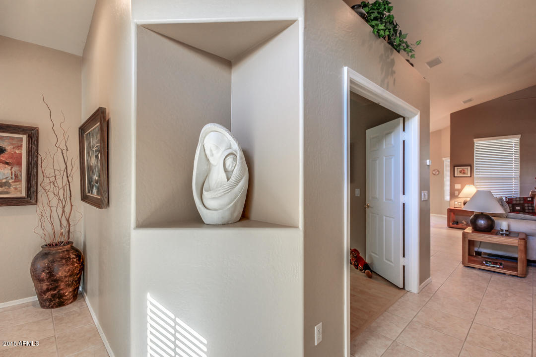 3288 East Warbler Road Gilbert, AZ 85297 - Photo 3 of 45 Decorative Shelving