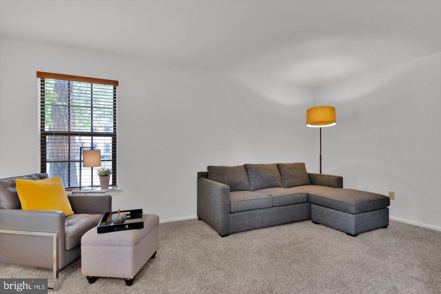 25 Picadilly Circle Marlton, NJ 08053 - Photo 6 of 42 Living Room