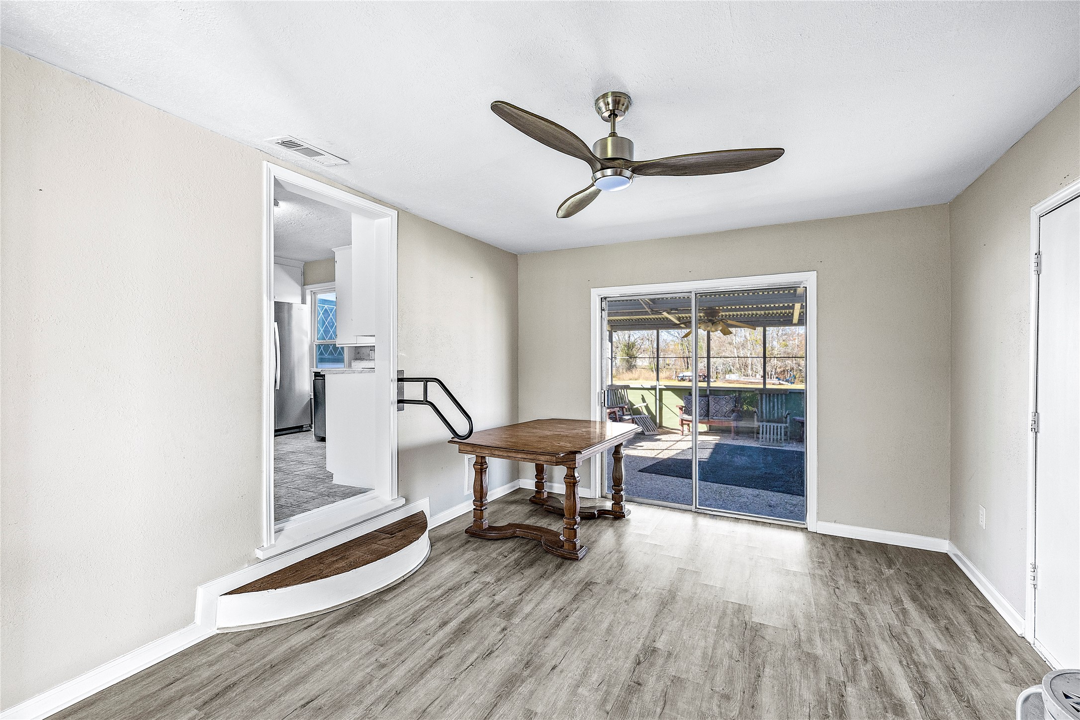 1407 Bess Road Dickinson, TX 77539 - Photo 11 of 32 Flex room.