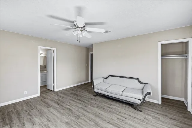 $1,995 | 1407 Bess Road, Dickinson, TX 77539