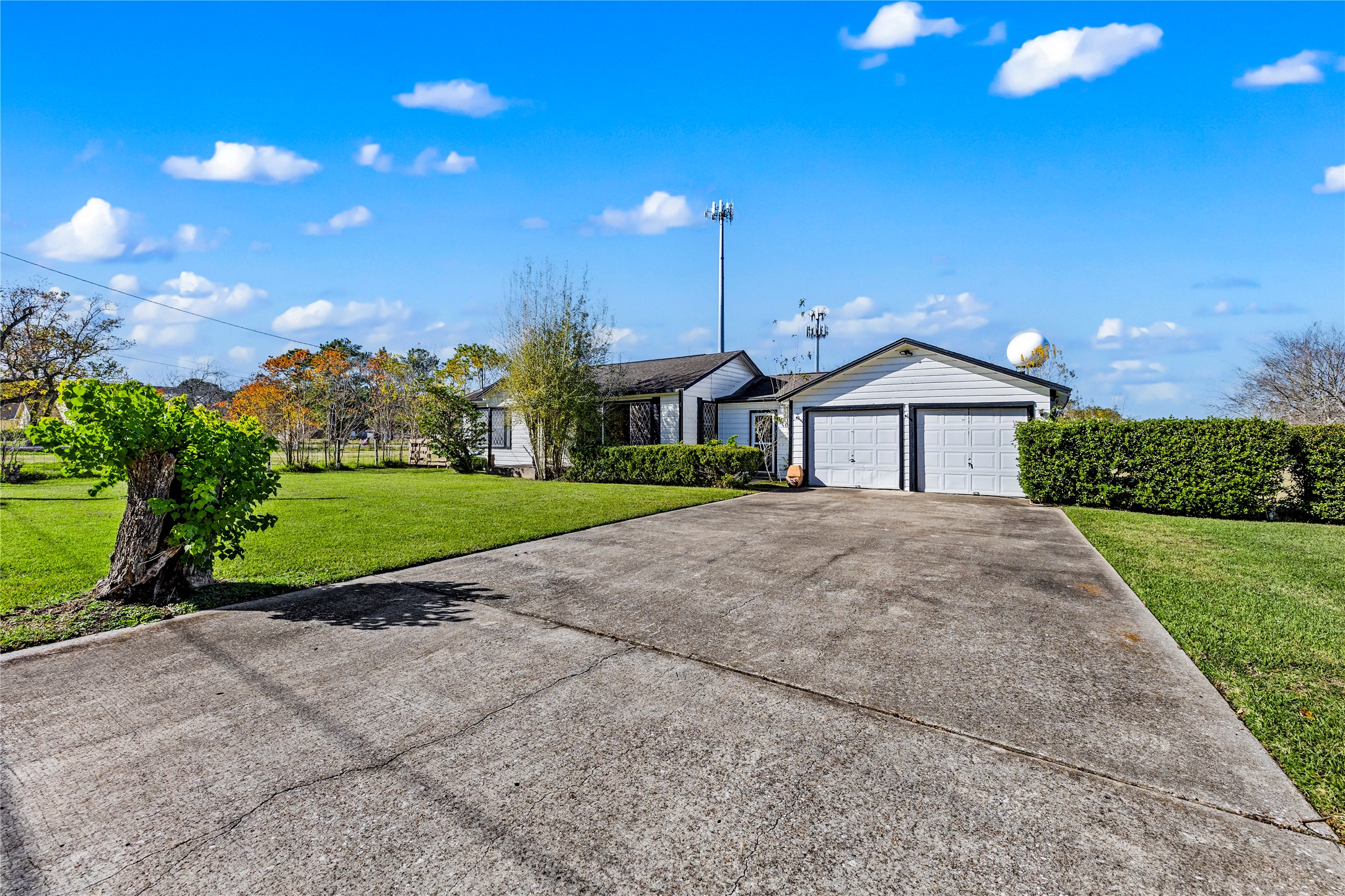 1407 Bess Road Dickinson, TX 77539 - Photo 2 of 32 Extra wide driveway.