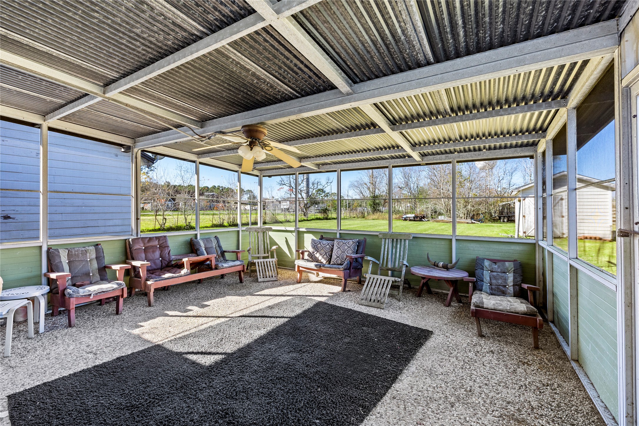 1407 Bess Road Dickinson, TX 77539 - Photo 23 of 32 Enclosed patio.