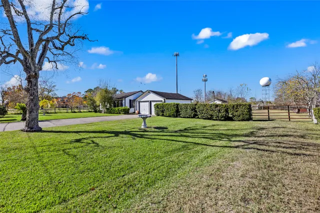 $1,995 | 1407 Bess Road, Dickinson, TX 77539