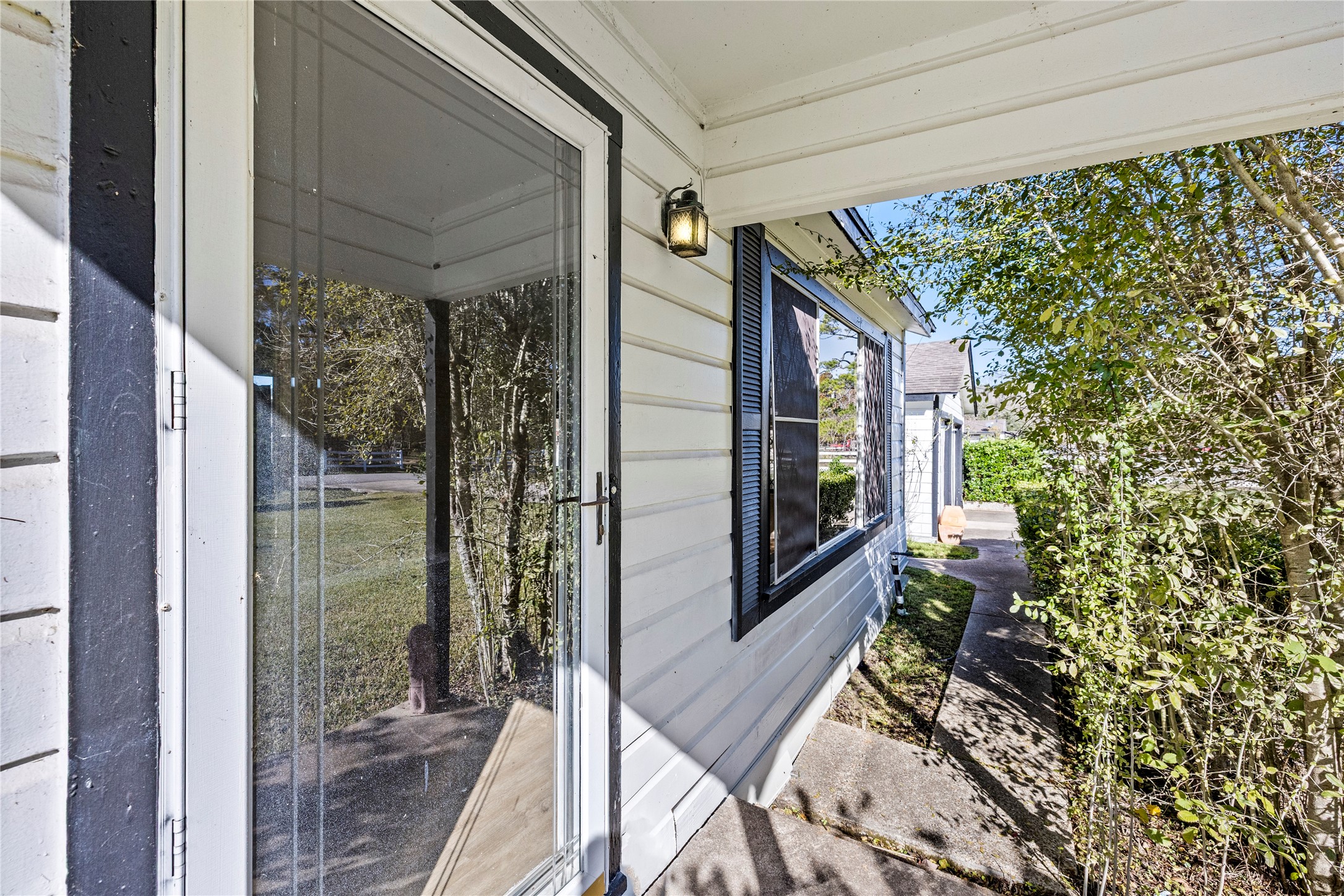 1407 Bess Road Dickinson, TX 77539 - Photo 4 of 32 Front door.