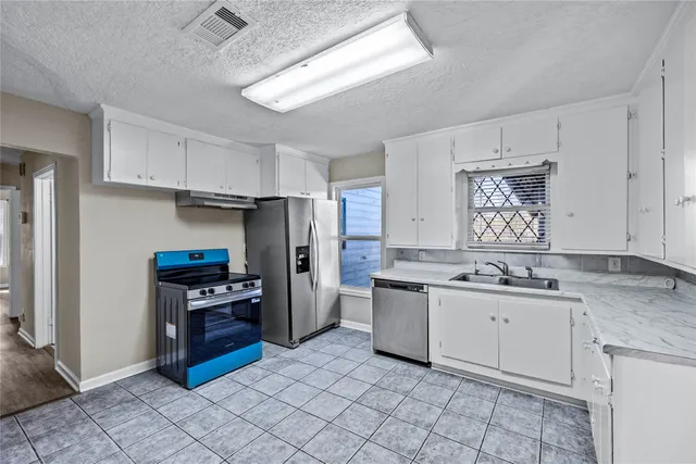 $1,995 | 1407 Bess Road, Dickinson, TX 77539